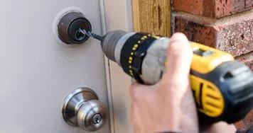 Security Locksmith Services Seattle, WA 206-801-9932 - 13-Key-Broke-In-Lock